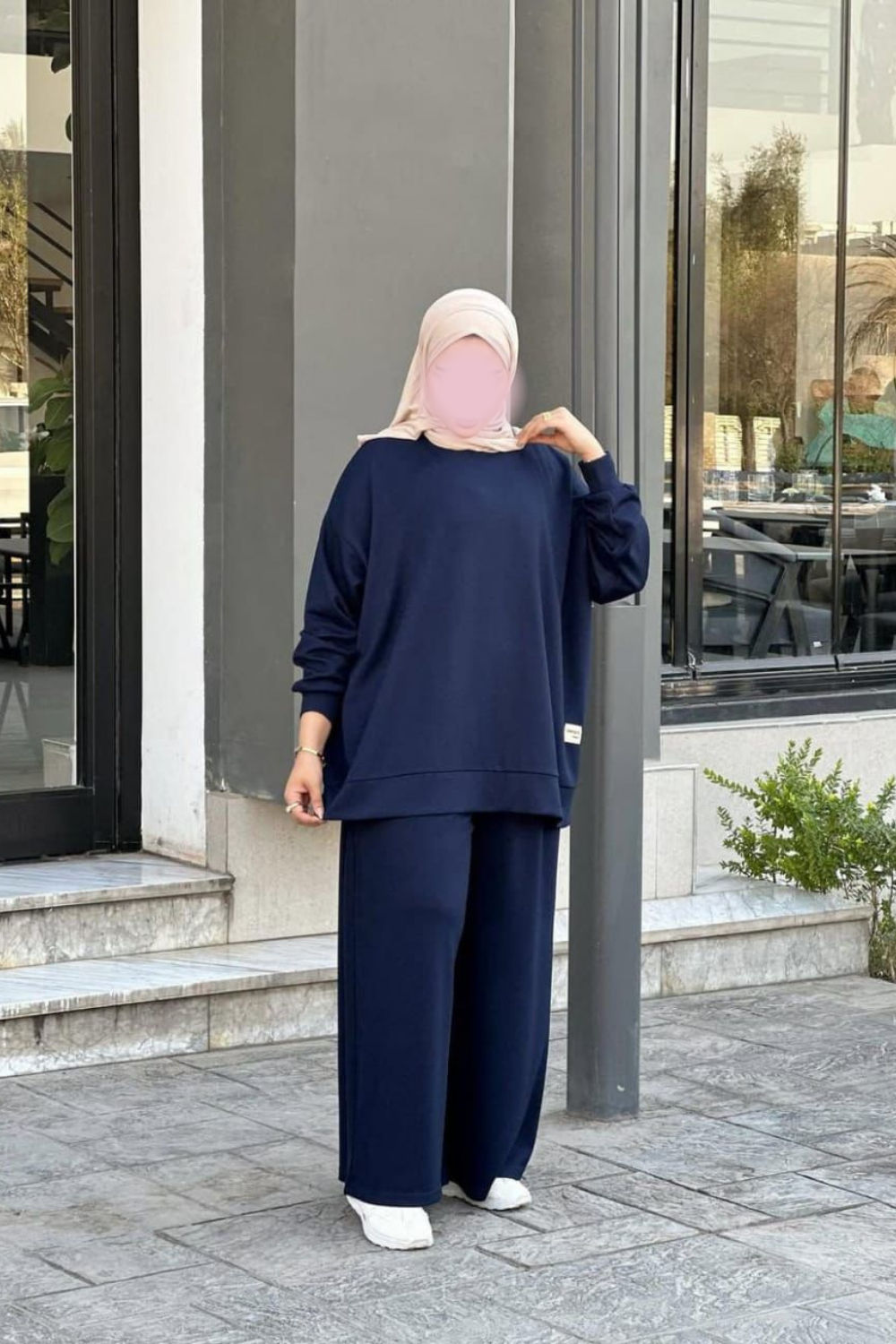 طقم نسائي محتشم بلون بني أنيق – تصميم عصري مريح